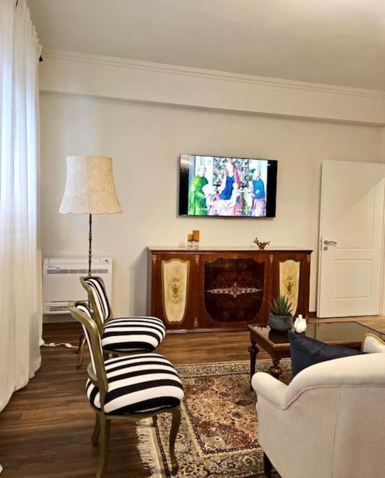 Novi'S Luxury Apartment 2 จีโรคาสเตอร์ ภายนอก รูปภาพ