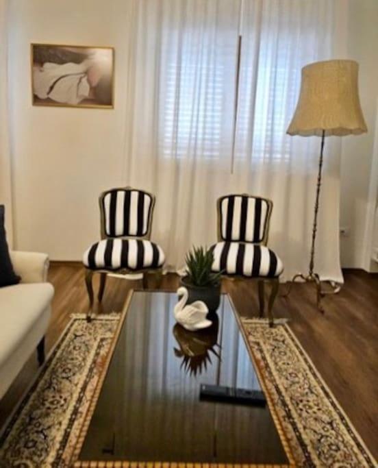 Novi'S Luxury Apartment 2 จีโรคาสเตอร์ ภายนอก รูปภาพ