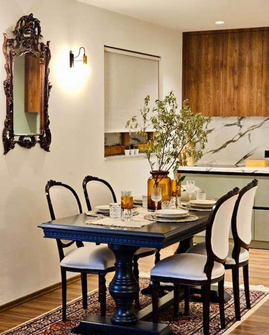 Novi'S Luxury Apartment 2 จีโรคาสเตอร์ ภายนอก รูปภาพ