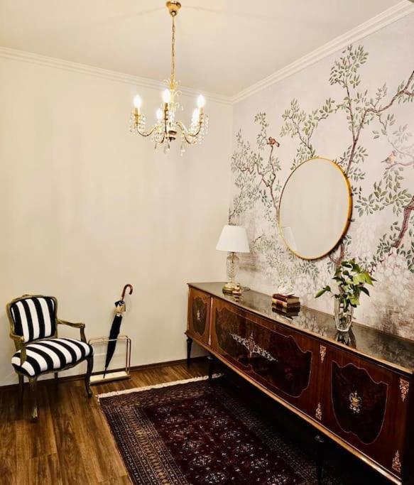 Novi'S Luxury Apartment 2 จีโรคาสเตอร์ ภายนอก รูปภาพ