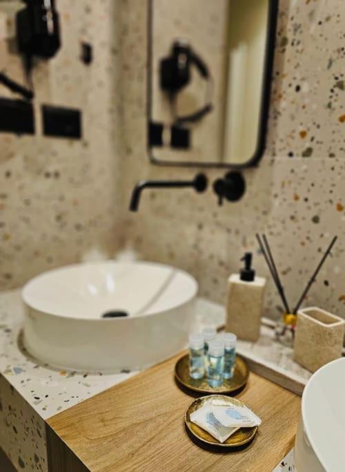Novi'S Luxury Apartment 2 จีโรคาสเตอร์ ภายนอก รูปภาพ
