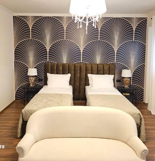 Novi'S Luxury Apartment 2 จีโรคาสเตอร์ ภายนอก รูปภาพ