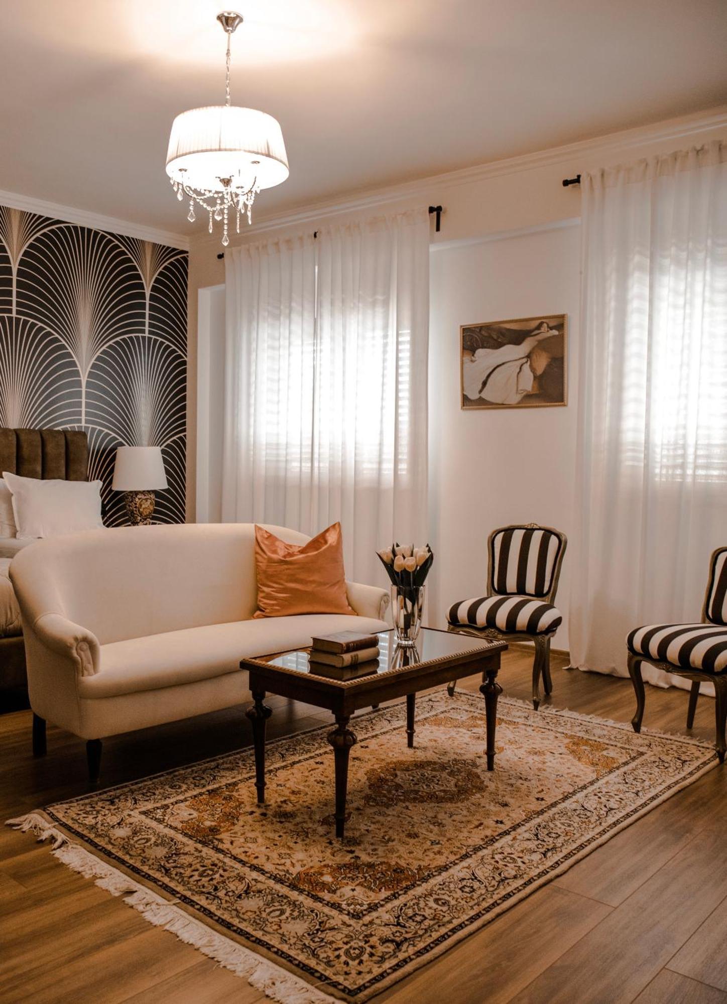 Novi'S Luxury Apartment 2 จีโรคาสเตอร์ ภายนอก รูปภาพ