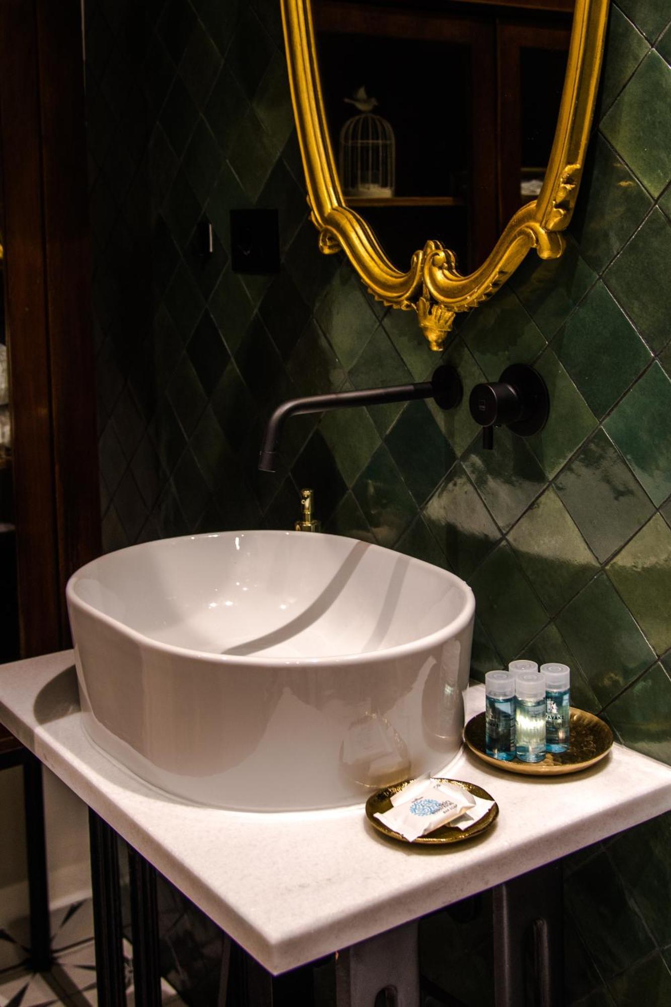 Novi'S Luxury Apartment 2 จีโรคาสเตอร์ ภายนอก รูปภาพ