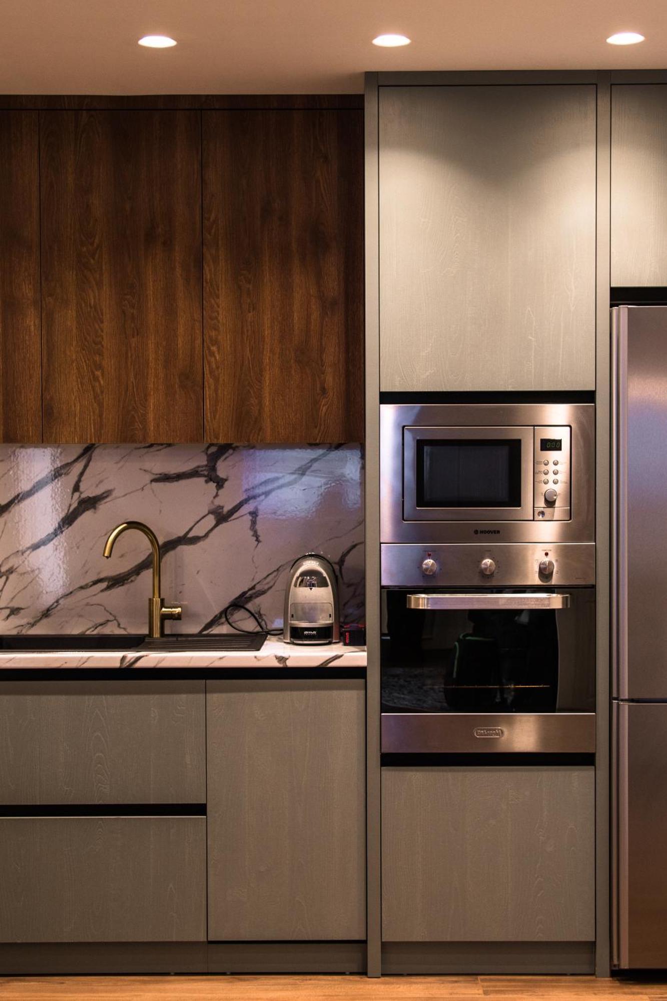 Novi'S Luxury Apartment 2 จีโรคาสเตอร์ ภายนอก รูปภาพ